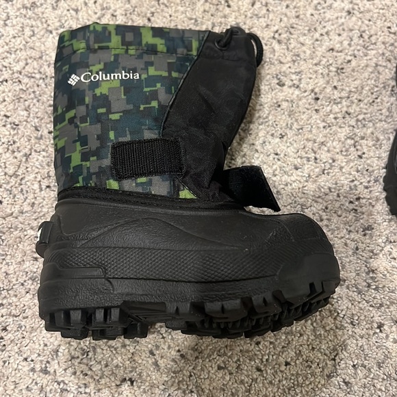Brand new with no tag Columbia Toddler Little kid Powderbug snow boots in size 6 - Picture 2 of 5